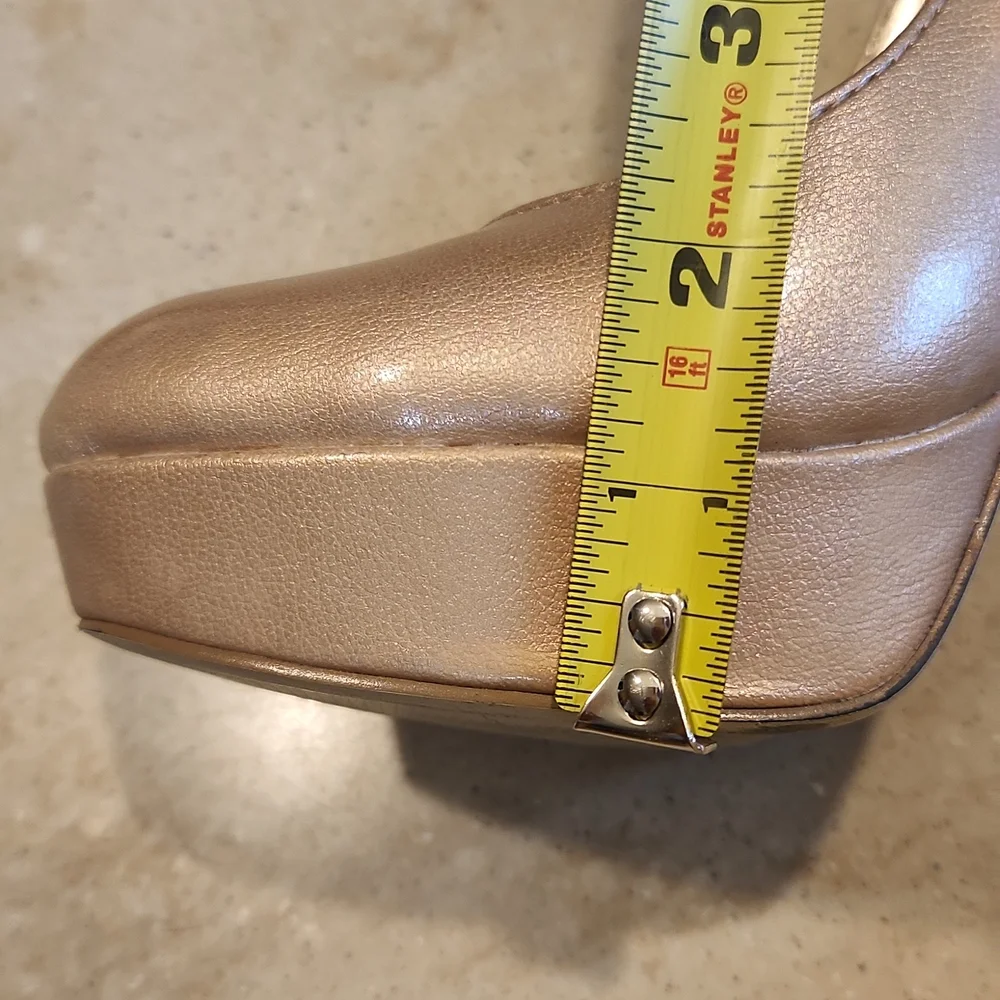 2010s Penny Loves Kenny size 8.5 gold/champagne platform heels - Picture 7 of 11
